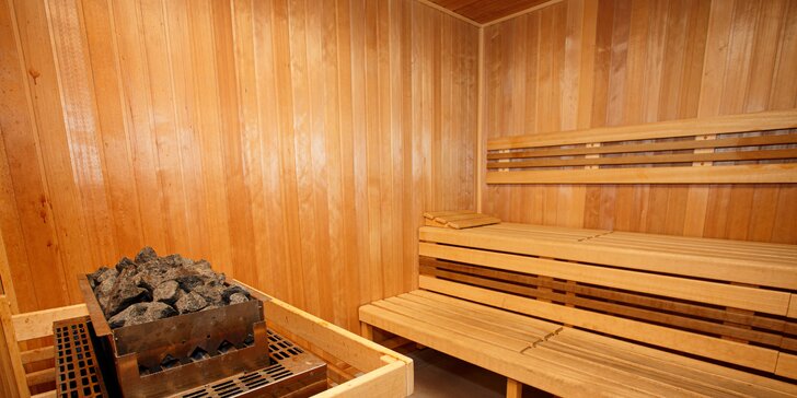 Dokonalý relax ve dvou či rozlučka se svobodou v privátním wellness: whirlpool i sauna až pro 10 osob