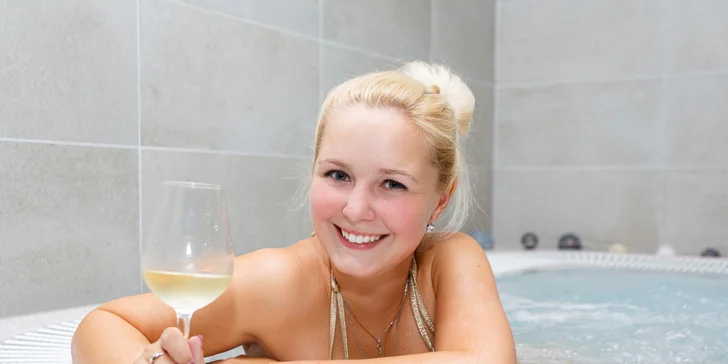 Dokonalý relax ve dvou: 1,5 hod. privátního wellness i se sklenkou vína