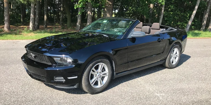 Adrenalin za volantem: půjčte si Ford Mustang kupé nebo kabriolet na den či víkend