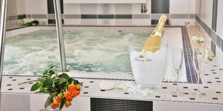 Privátní odpočinek ve wellness: finská sauna, vířivka i sekt