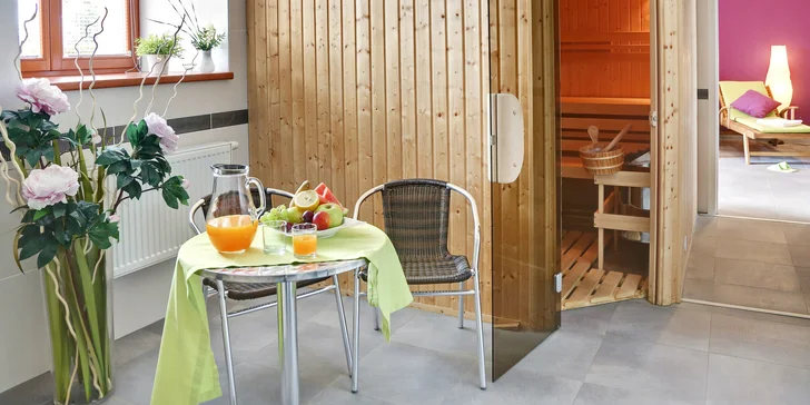 Privátní odpočinek ve wellness: finská sauna, vířivka i sekt
