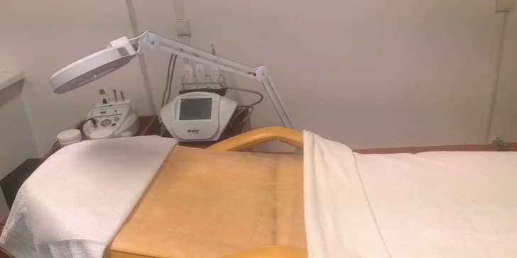 Depilace vybraných partií voskem nebo cukrovou pastou pro dámy i pány