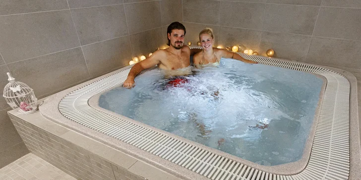 Dokonalý relax ve dvou či rozlučka se svobodou v privátním wellness: whirlpool i sauna až pro 10 osob