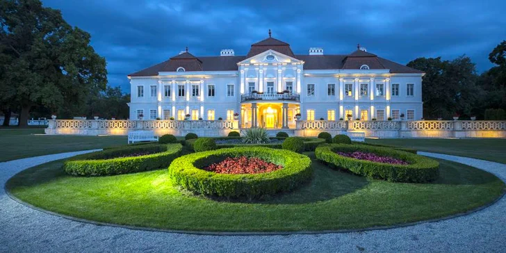 Pohádkový pobyt na zámečku se snídaní a wellness, jen 20 km od Bratislavy