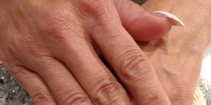 Krásné a zdravé nehty: Manikúra vč. IBX systému i lakování gel lakem