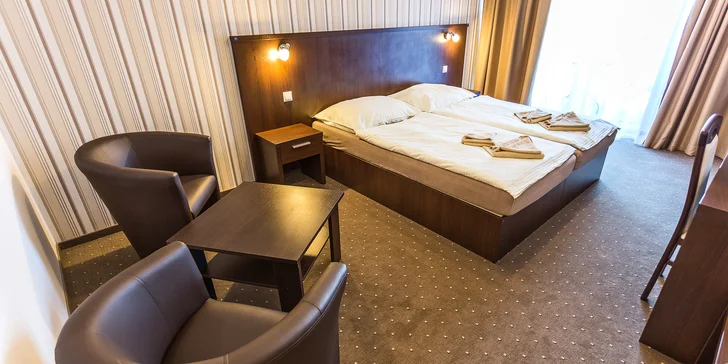 Báječný relax ve dvou včetně snídaně, wellness i láhve vína