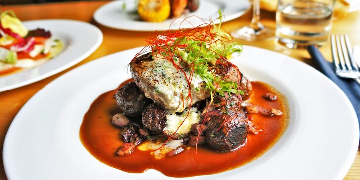 Kavkazské 3chodové menu: hovězí steak či grilovaný losos