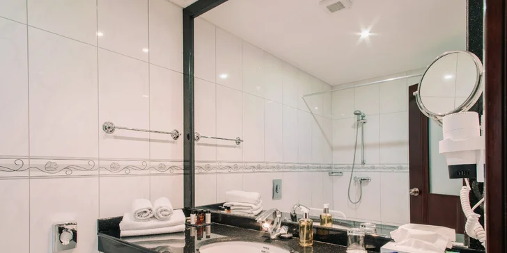 Víkend v elegantním hotelu v historické Nitře: privátní wellness i láhev vína