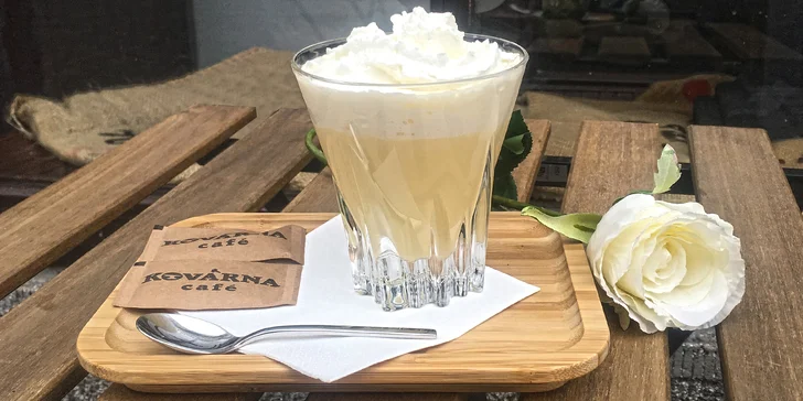 Domácí míchané Bombardino u zámeckého parku pro dva