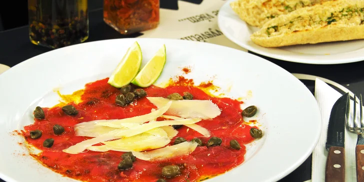 Menu pro 2 v restauraci DNO: 3 chody s carpacciem, steakem a jablečným závinem