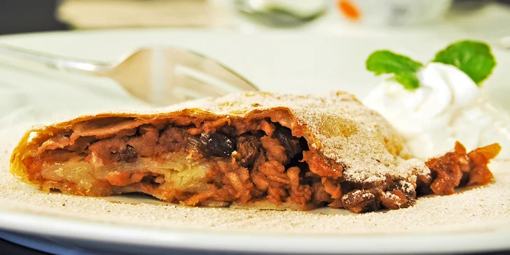 Menu pro 2 v restauraci DNO: 3 chody s carpacciem, steakem a jablečným závinem