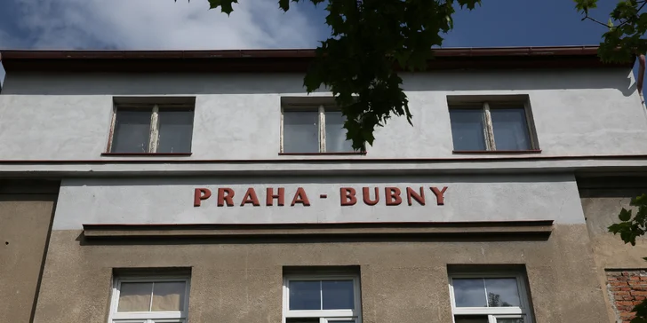 Skutečný příběh o statečnosti v ulicích Prahy: šifrovací hra Paměti národa až pro 5 hráčů