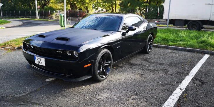 Superjízda v Dodge Challenger na 15–60 minut včetně paliva