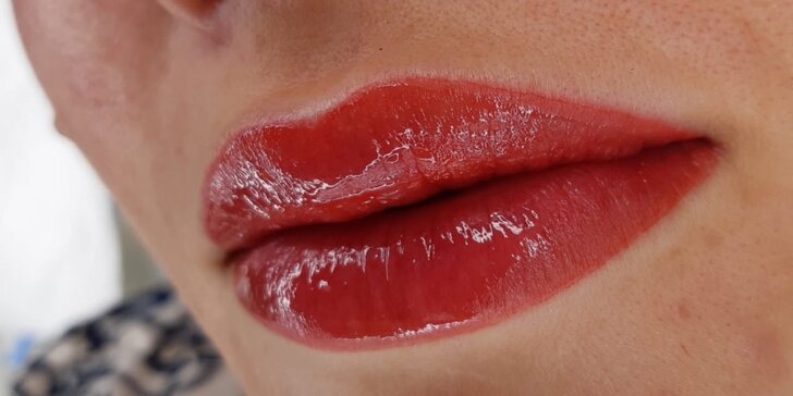 Permanentní make-up: vláskování obočí nebo make-up rtů metodou sensual lips