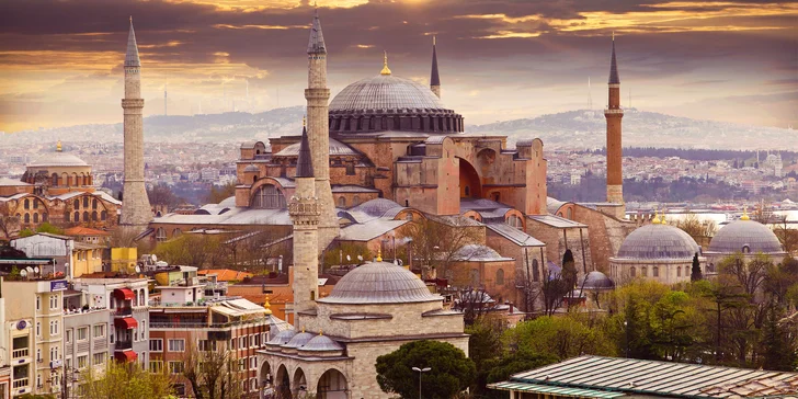 Pobyt ve slunném Istanbulu: hotel 300 m od moře a snídaně