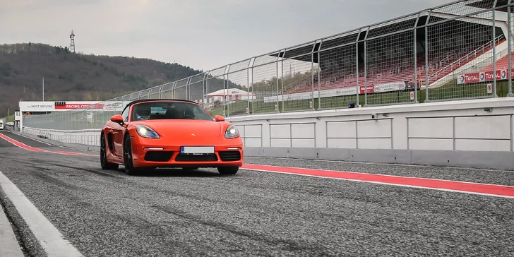 Zkroťte Lamborghini, Porsche nebo Mustanga na velkém okruhu v Mostě i Brně: až 5 kol jako řidič či spolujezdec