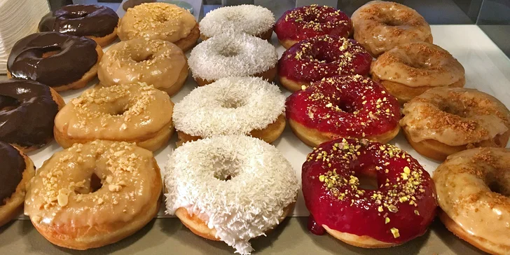Otevřený voucher na cokoli z Just Donut v hodnotě 200 Kč: donuty i káva