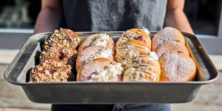 Otevřený voucher na cokoli z Just Donut v hodnotě 200 Kč: donuty i káva