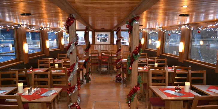 Naloďte se na Vánoce: adventní plavba se svařákem, koledami a cukrovím
