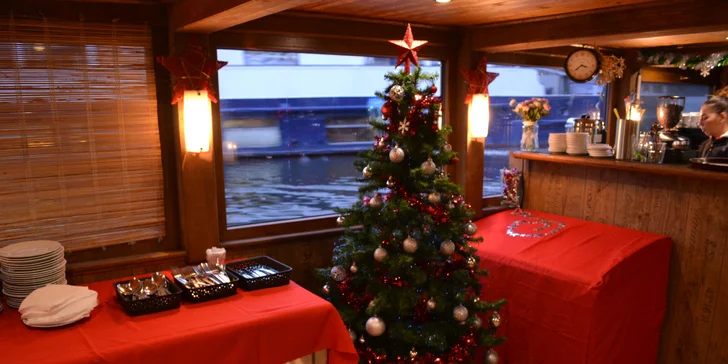 Naloďte se na Vánoce: adventní plavba se svařákem, koledami a cukrovím