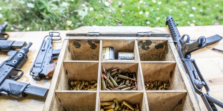 Nabité střelecké balíčky až pro 4 osoby: až 26 zbraní a 300 nábojů