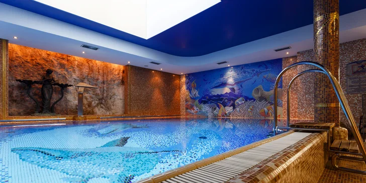 Pobyt v elegantním hotelu blízko kolonády: jídlo, wellness a procedury