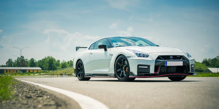 Jízda ve Ferrari, Lamborghini, Porsche či Nissanu na závodním okruhu v Mostě