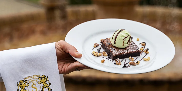 Romantika v Hluboké nad Vltavou: 4* zámecký hotel, luxusní wellness i večeře