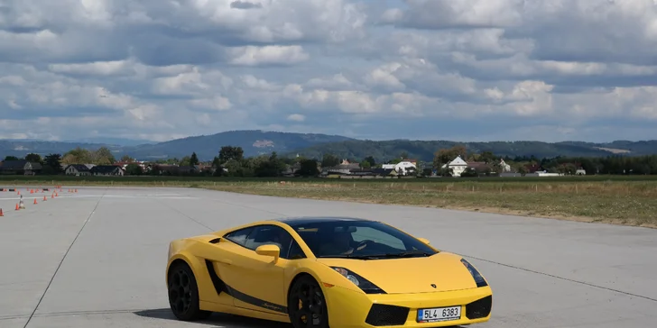 20 min. v autě snů: Porsche 911, Ford Mustang, Lamborghini Gallardo i Ferrari 458