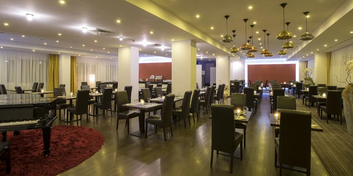 Staročeské menu pro 2: játrová paštika, ½ křupavé kachny i parfait s višněmi