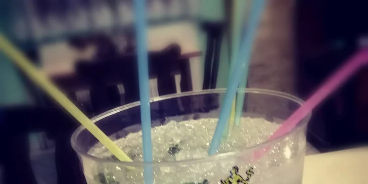Drinky nebo párty kýbl pro 2 i pro partu a vodní dýmka s ovocem