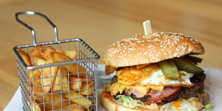 Burger s vyzrálým hovězím, hranolky a dip dle výběru pro 1 nebo pro 2