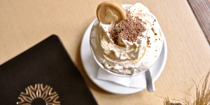 2 horké čokolády s likérem Baileys v útulné kavárně