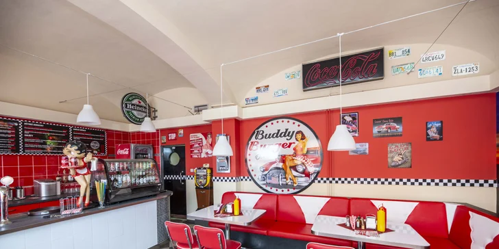 Kuřecí nebo vege burger podle výběru i s hranolky a dipem