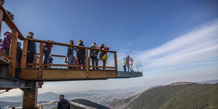 Stezka Valaška je otevřená celoročně a od hotelu to k ní je jen zhruba 40 km. 