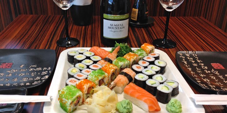 Asijská hostina: 24–52 ks sushi s lososem, krevetami i vegetariánských