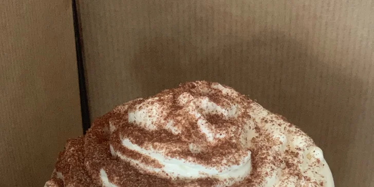 Naducané palačinky, slané wrapy nebo bubble waffle s kávou dle vašeho výběru