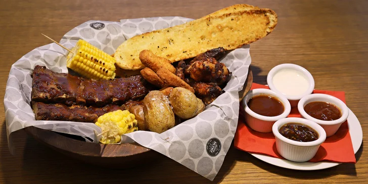 Hostina pro až 3 milovníky masa: Hovězí tatarák nebo masové plato