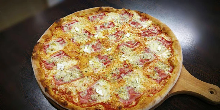 Poctivá porce a bohatý výběr: dvě delikátně křupavé pizzy