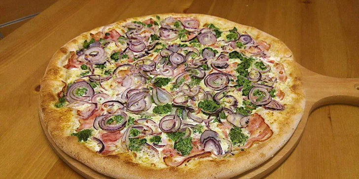 Poctivá porce a bohatý výběr: dvě delikátně křupavé pizzy