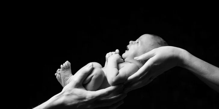 Rodinné a těhotenské focení v ateliéru: 6–10 retušovaných fotografií