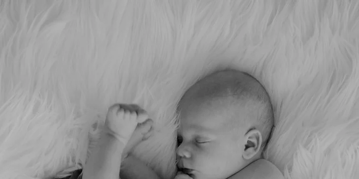 Rodinné a těhotenské focení v ateliéru: 6–10 retušovaných fotografií