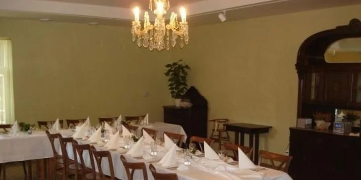 2 vepřové panenky s mandlovou omáčkou + nápoje