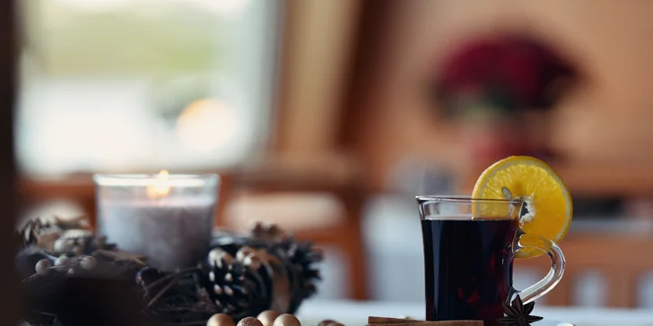 Adventní plavba centrem Prahy s výkladem a nápojem nebo rautovou večeří