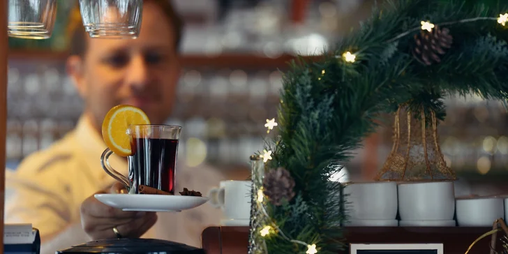 Adventní plavba centrem Prahy s výkladem a nápojem nebo rautovou večeří