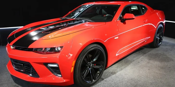 Zapůjčení nejnovějšího luxusního sporťáku Chevrolet Camaro na den nebo na víkend