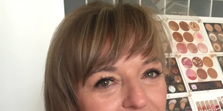 Proměna, s níž rozkvetete: perfektní make-up, sestřih, kosmetika i lehké občerstvení