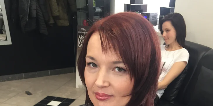 Proměna, s níž rozkvetete: perfektní make-up, sestřih, kosmetika i lehké občerstvení