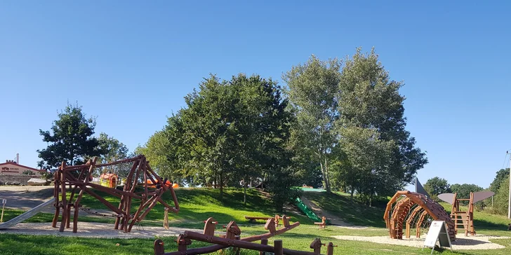 Zažijte život zvířat: pobyt v Safari Resortu se snídaní a Offroad Safari jízdou