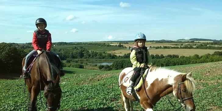 Zážitková vyjížďka na koni s jezdeckou školou Macek